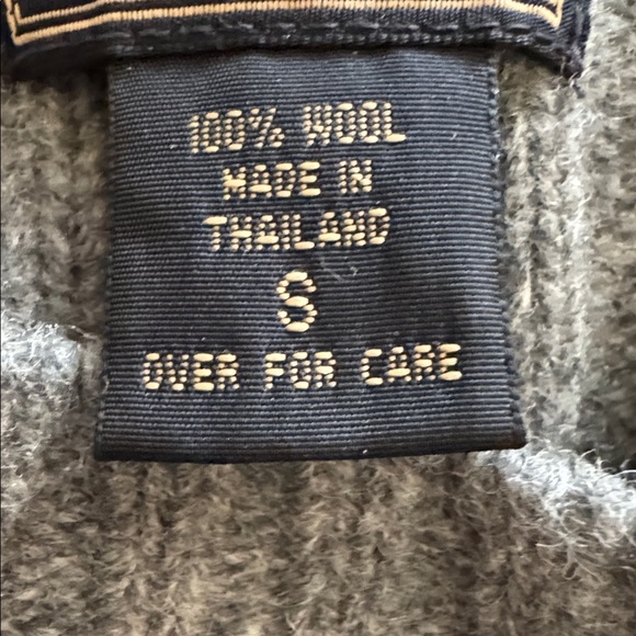 Abercrombie 100% Wool Cable Knit Sweater - Picture 4 of 4